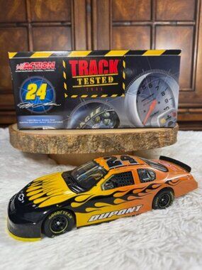 Vintage Jeff Gordon #24 DuPont 2006 Monte Carlo SS Track Tested 1:24 Scale Car